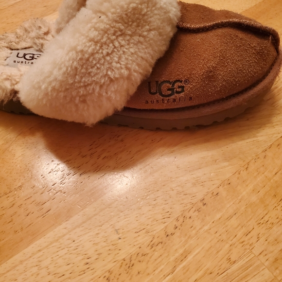 Ugg Kids Slippers size 3 - Picture 4 of 4